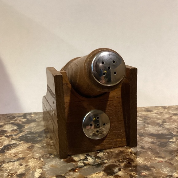 Huntsville Ont Canada Vintage Wooden 2 Piece Cannon Salt & Pepper Table Shakers - Picture 3 of 9